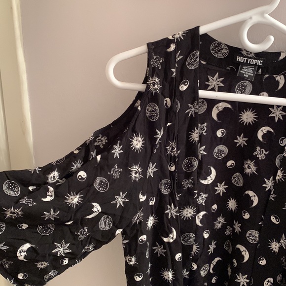 Hot topic sun and moons top MD - Picture 3 of 5